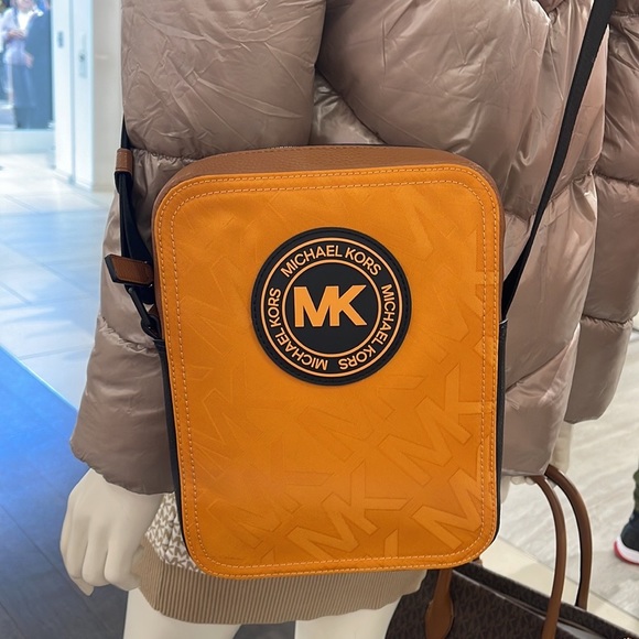 Michael Kors Kent Flight Bag Crossbody Honey Comb - Picture 11 of 16